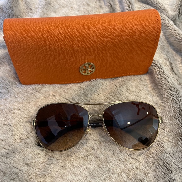 Tory Burch polarized sunglasses - Picture 2 of 3